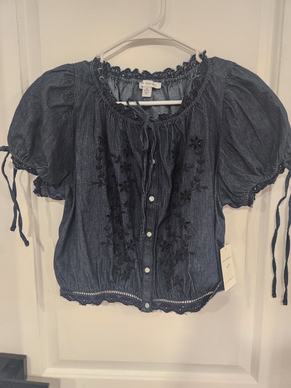 Embroidered Button-Front Puff Sleeve Top